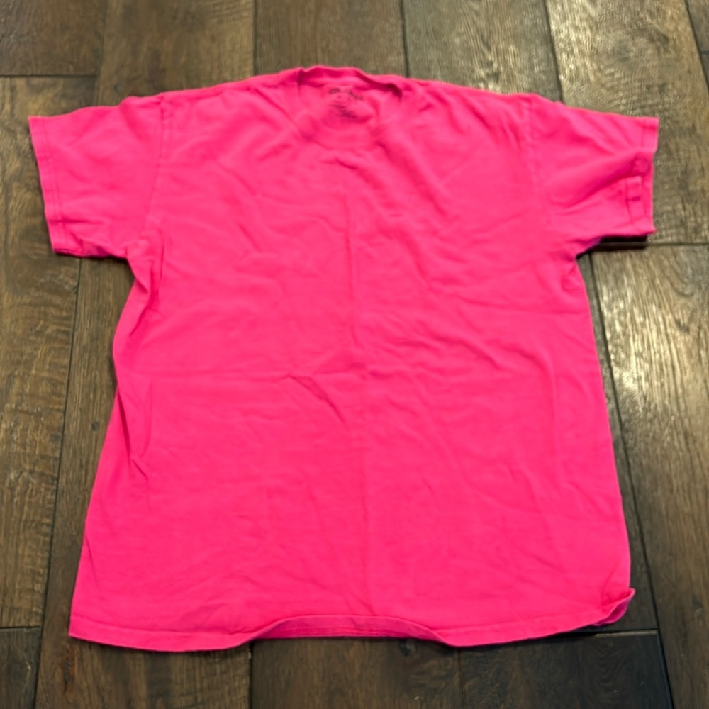 Hot pink tee 🩷